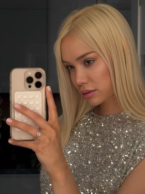 Мила впервые в нуре✔️ (sexxnu.pro)