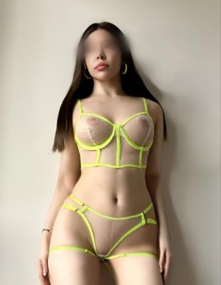 Лана впервые в нуре (г. Новый Уренгой)